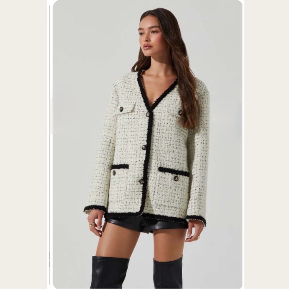 ASTR Editha Tweed Coat size Large - Picture 4 of 9